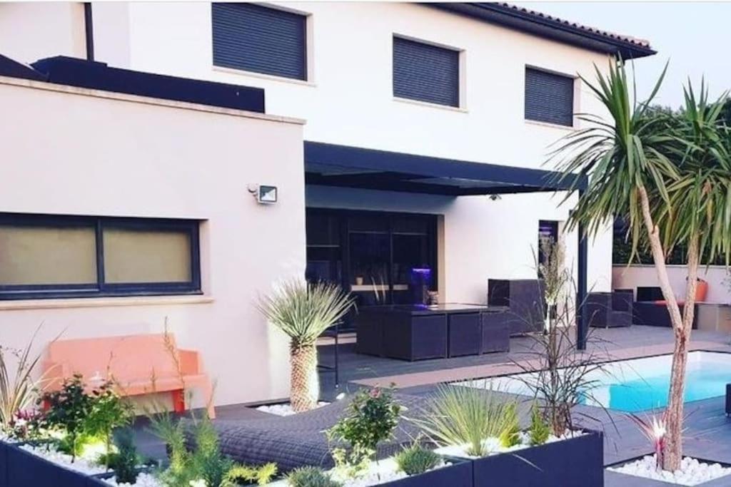 Maison De Vacances Contemporaine Avec Piscine Villa Vedene Ngoại thất bức ảnh