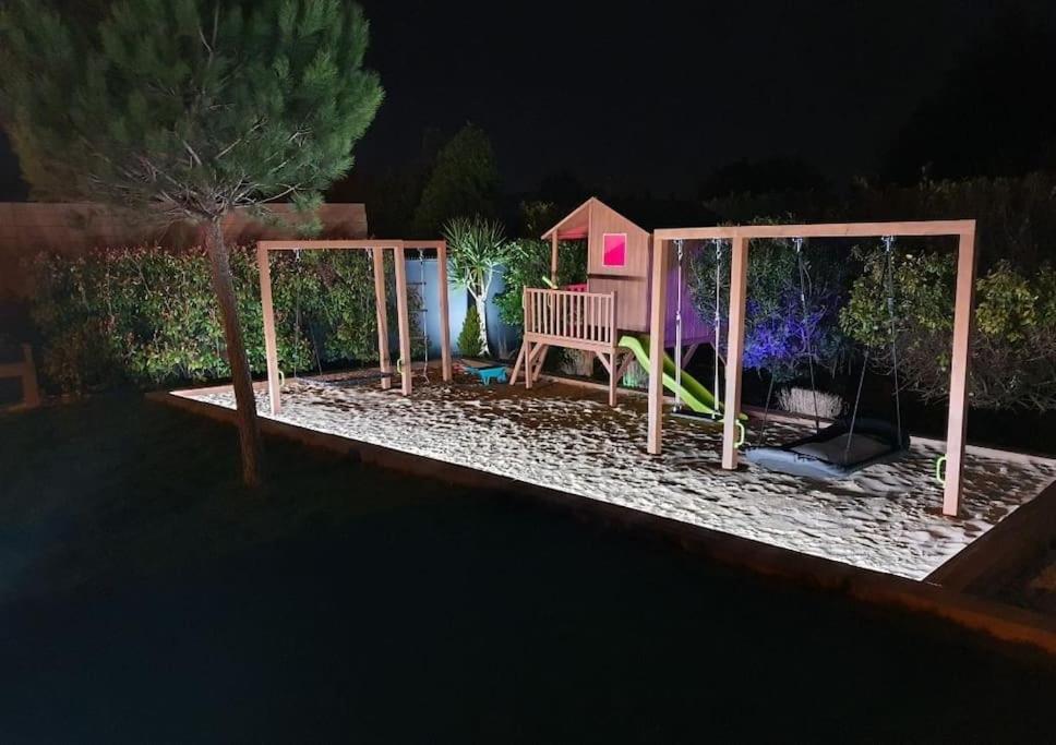 Maison De Vacances Contemporaine Avec Piscine Villa Vedene Ngoại thất bức ảnh