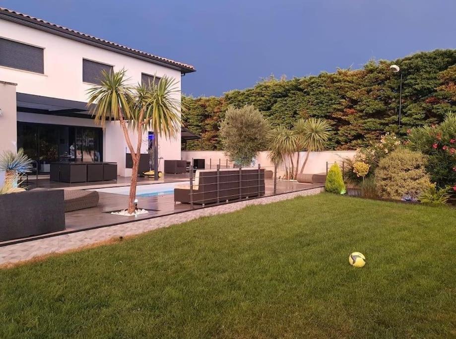 Maison De Vacances Contemporaine Avec Piscine Villa Vedene Ngoại thất bức ảnh