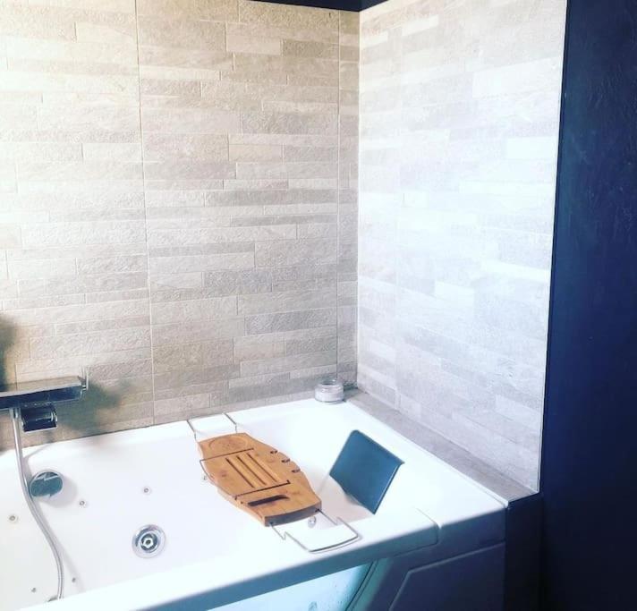 Maison De Vacances Contemporaine Avec Piscine Villa Vedene Ngoại thất bức ảnh